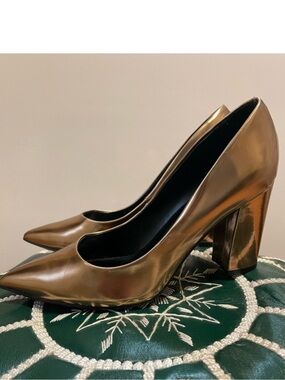 Marc Fisher Gold Block Heels 6